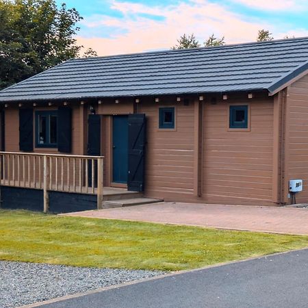 Rustic Lodge Retreat At Riverview Holiday Park Newcastleton ภายนอก รูปภาพ