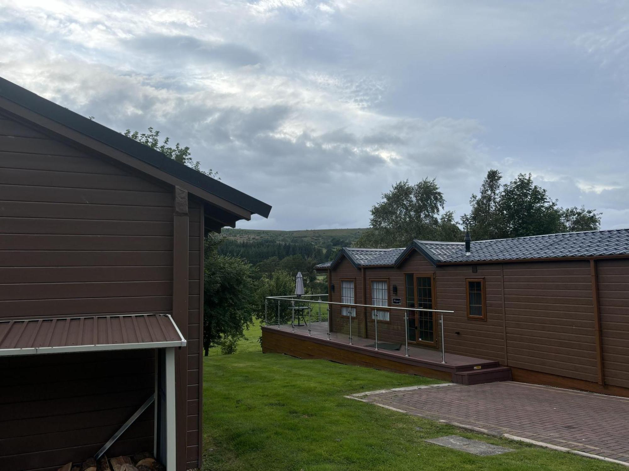 Rustic Lodge Retreat At Riverview Holiday Park Newcastleton ภายนอก รูปภาพ