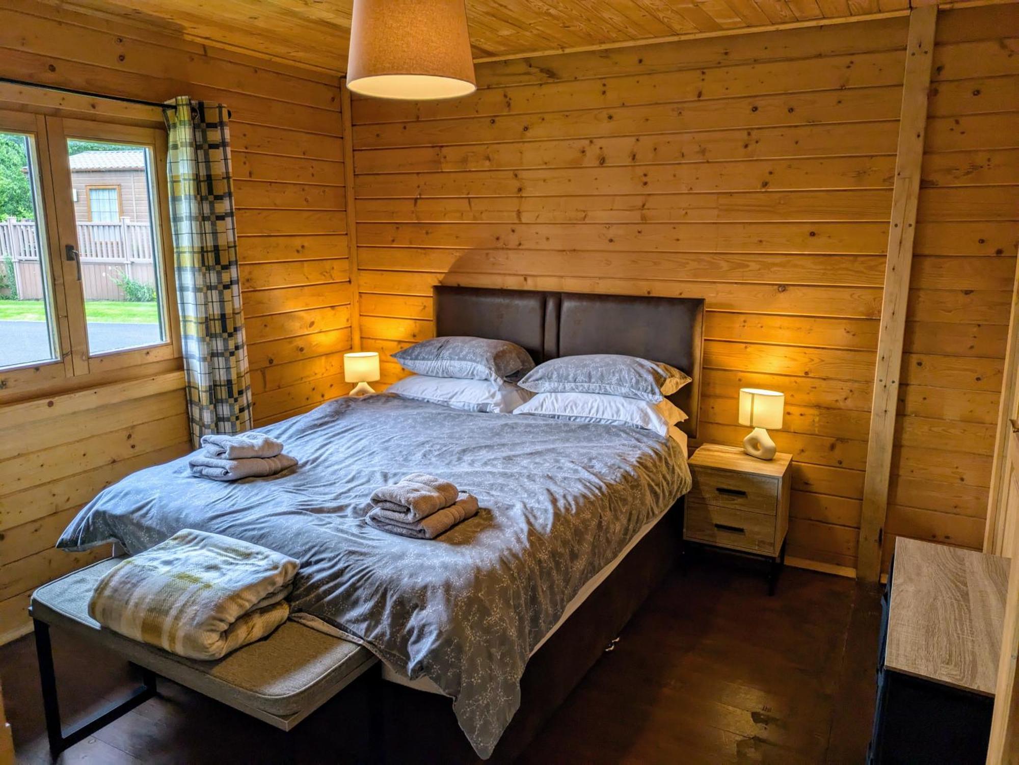 Rustic Lodge Retreat At Riverview Holiday Park Newcastleton ภายนอก รูปภาพ
