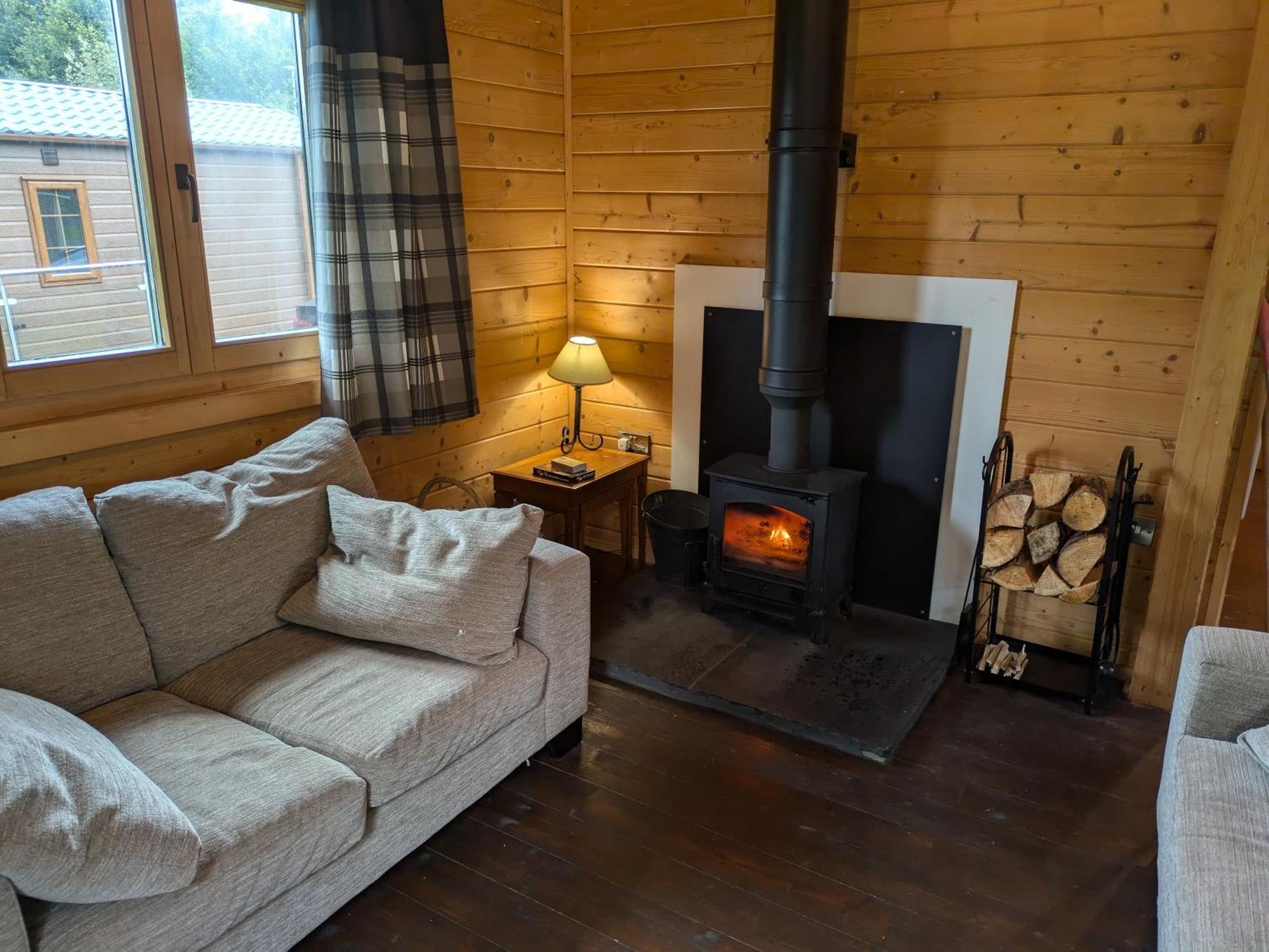 Rustic Lodge Retreat At Riverview Holiday Park Newcastleton ภายนอก รูปภาพ