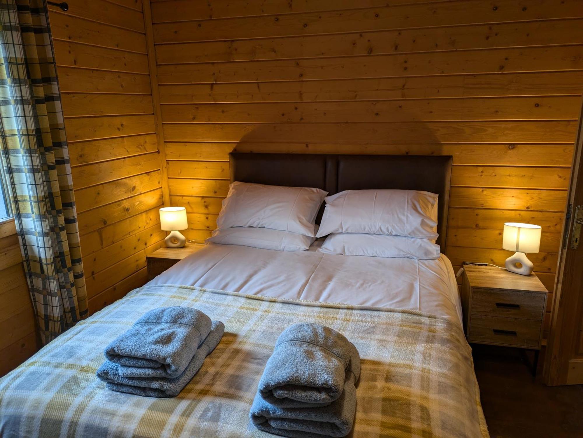 Rustic Lodge Retreat At Riverview Holiday Park Newcastleton ภายนอก รูปภาพ
