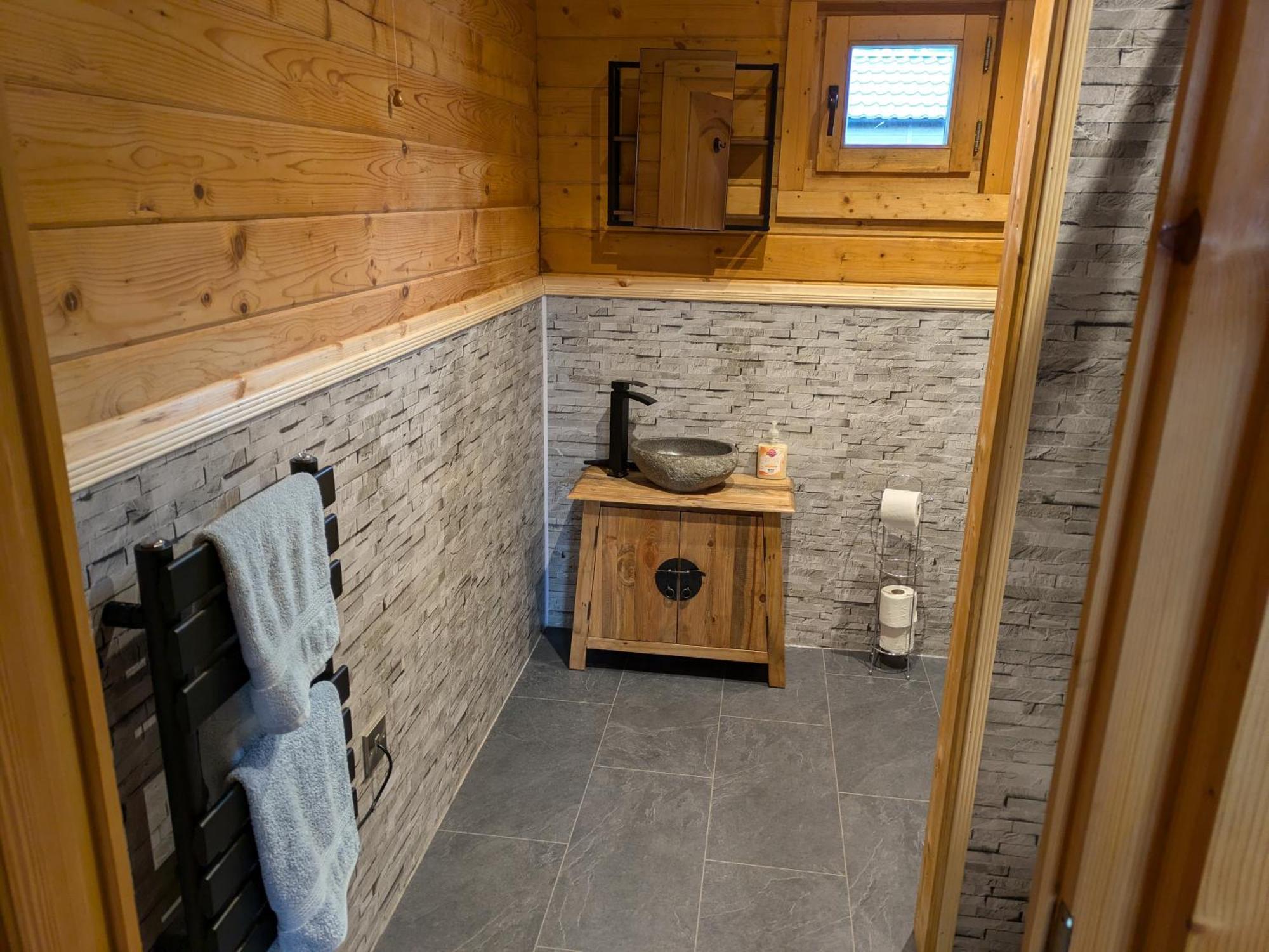 Rustic Lodge Retreat At Riverview Holiday Park Newcastleton ภายนอก รูปภาพ